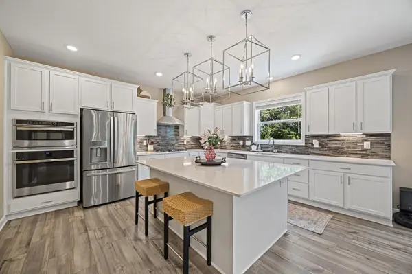 7228 Auburn LN, Inver Grove Heights, MN 55077