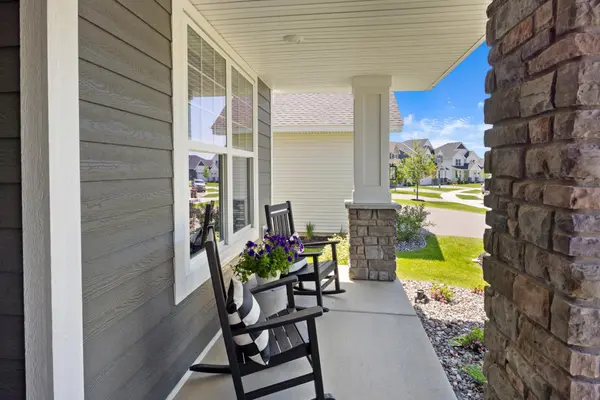 7228 Auburn LN, Inver Grove Heights, MN 55077