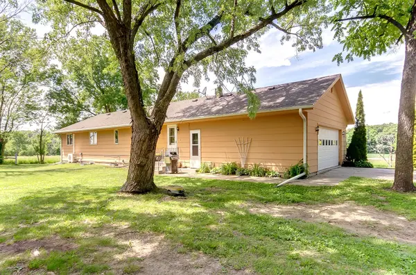 10760 100th ST W, Montgomery, MN 56069