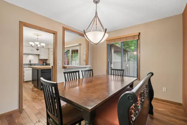 503 Laredo LN, Chanhassen, MN 55317
