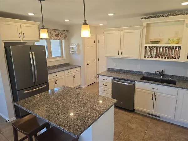 698 Westland LN, New London, MN 56273