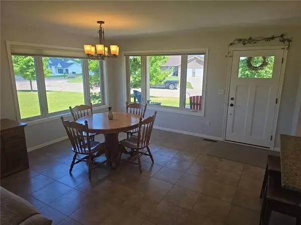 698 Westland LN, New London, MN 56273