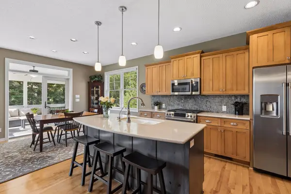10565 Water Lily LN, Woodbury, MN 55129
