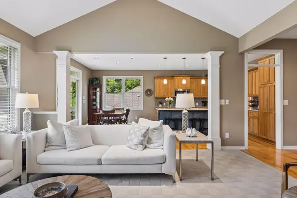 10565 Water Lily LN, Woodbury, MN 55129