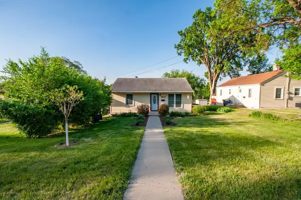 912 E Highland AVE, Fergus Falls, MN 56537