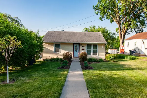 912 E Highland AVE, Fergus Falls, MN 56537