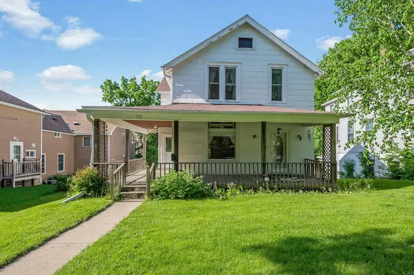 318 E Pleasant ST, Mankato, MN 56001