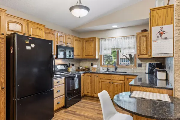 843 Leroy LN, River Falls, WI 54022