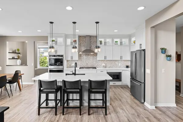 16920 Reeder RDG, Eden Prairie, MN 55347