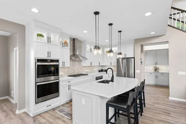 16920 Reeder RDG, Eden Prairie, MN 55347