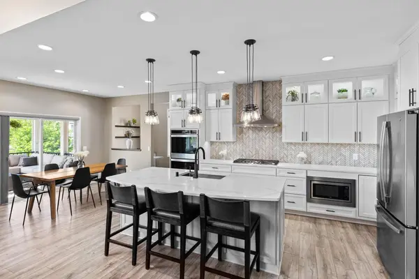 16920 Reeder RDG, Eden Prairie, MN 55347
