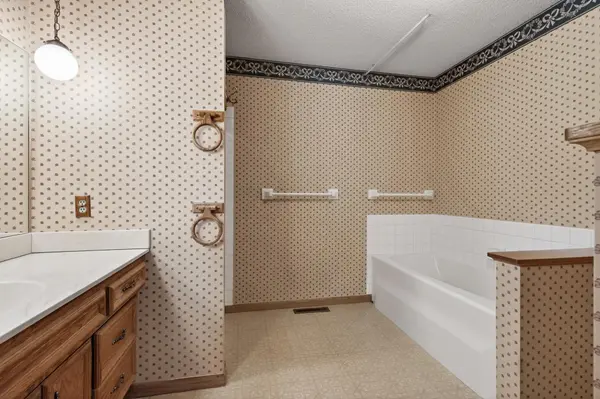 4433 W 131st ST, Savage, MN 55378