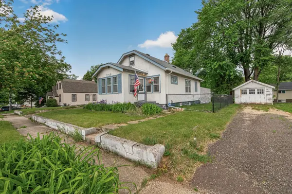 2719 16th AVE E, North Saint Paul, MN 55109