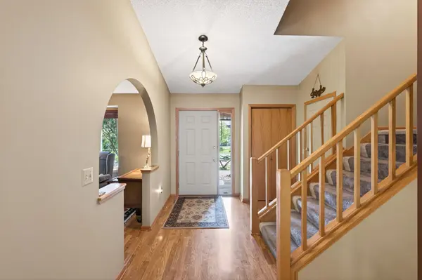 3398 Rolling Hills DR, Eagan, MN 55121