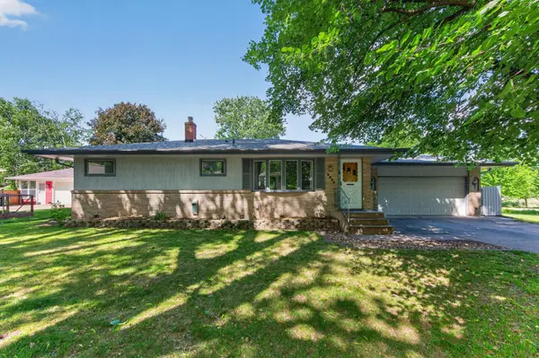 2985 Marion ST, Roseville, MN 55113