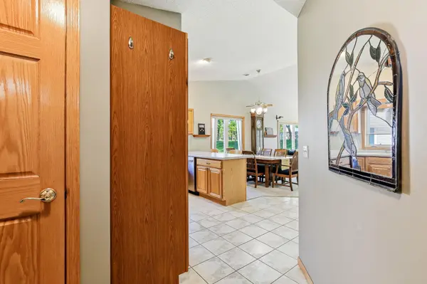 1096 Prairie View DR SW, Hutchinson, MN 55350
