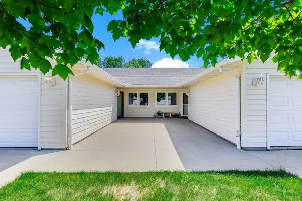 1096 Prairie View DR SW, Hutchinson, MN 55350