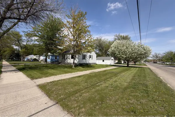 1630 14th ST S, Fargo, ND 58103