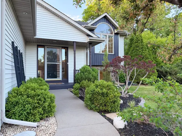 2533 Montana AVE E, Maplewood, MN 55119