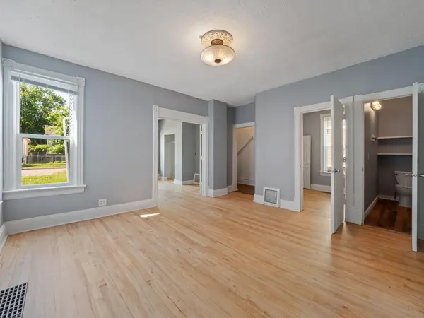 937 Thomas AVE, Saint Paul, MN 55104
