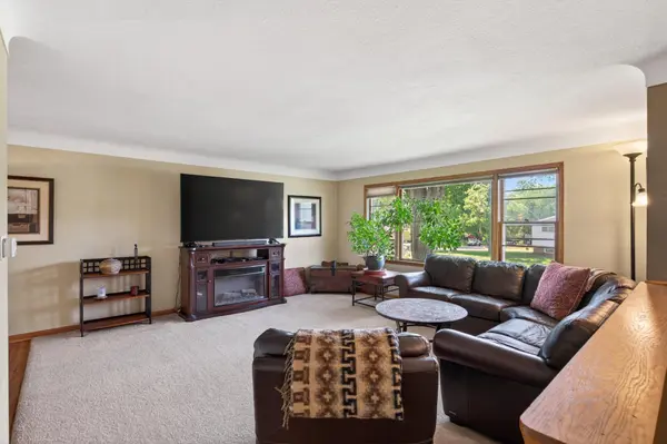 765 Rose PL, Roseville, MN 55113