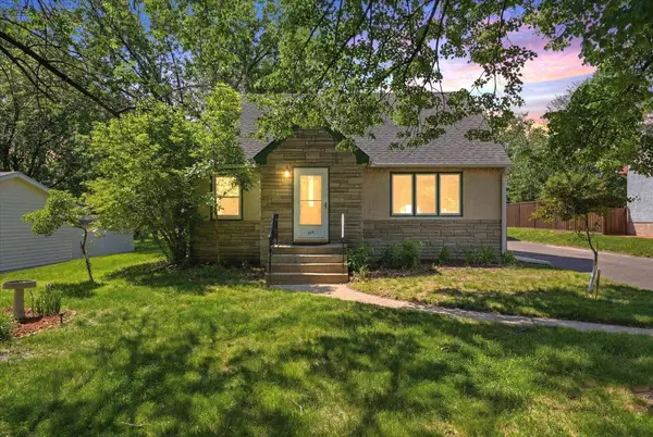 568 Shryer AVE W, Roseville, MN 55113