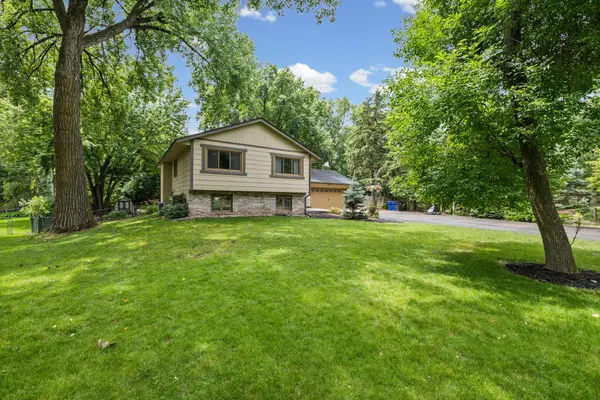 2194 Snowshoe LN E, Saint Paul, MN 55119