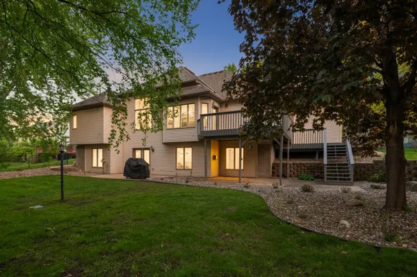 802 Spring Hill CT, Woodbury, MN 55125