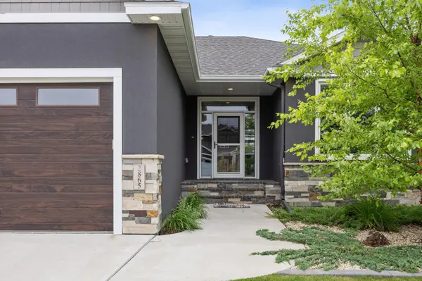 2865 McLeod DR E, West Fargo, ND 58078