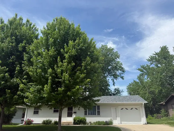 1420 Highland PL, Faribault, MN 55021