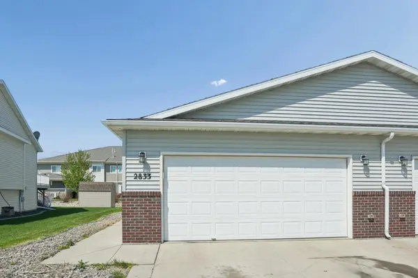 2833 Umber CT S, Fargo, ND 58104