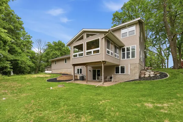 8746 Riverwood CIR N, New London, MN 56273
