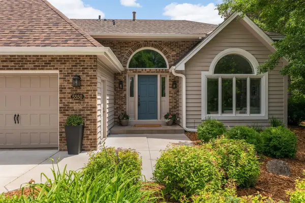 5550 Chatsworth ST N, Shoreview, MN 55126