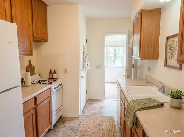2901 Kyle AVE N, Golden Valley, MN 55422
