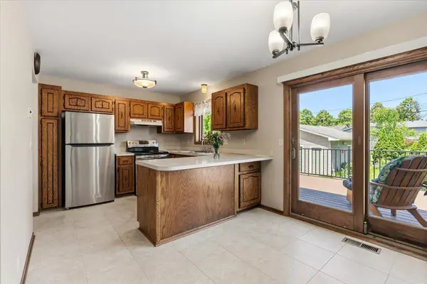 907 California AVE W, Saint Paul, MN 55117
