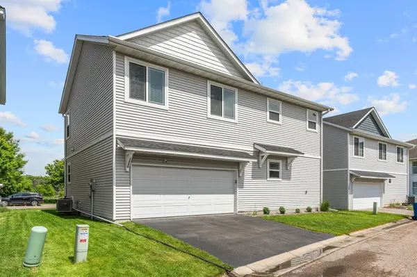 3006 Hemingway DR, Chaska, MN 55318
