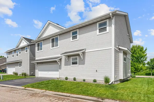3006 Hemingway DR, Chaska, MN 55318