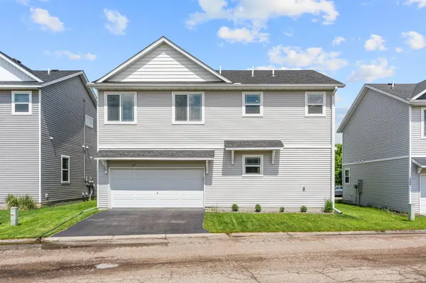 3006 Hemingway DR, Chaska, MN 55318