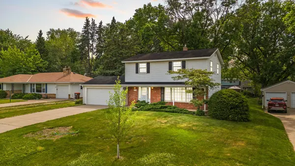 2195 Burr ST N, Maplewood, MN 55117