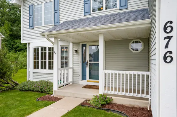 676 Falcon Ridge RD, Woodbury, MN 55125