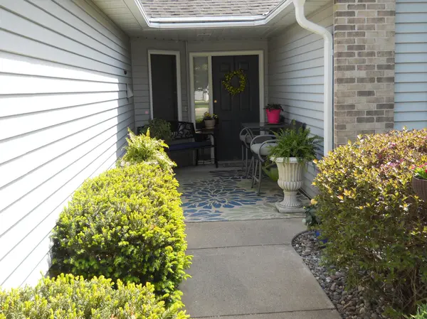 956 Willow Grove CIR, Waite Park, MN 56387