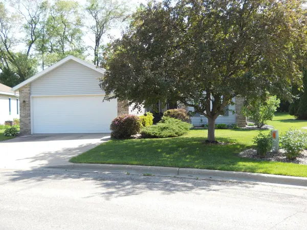 956 Willow Grove CIR, Waite Park, MN 56387