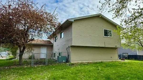 10635 62nd ST NE, Albertville, MN 55301