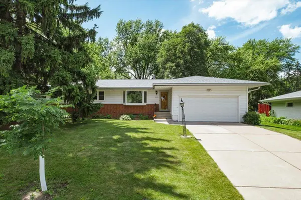 2959 Patton RD, Roseville, MN 55113