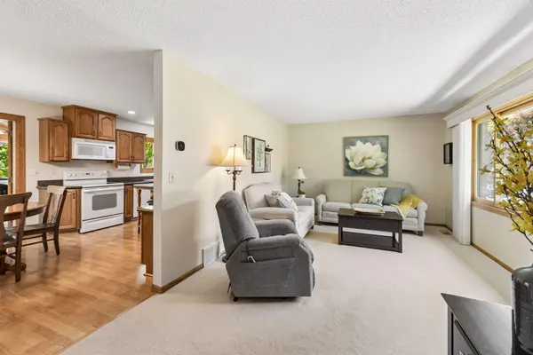 10435 Buckingham DR, Eden Prairie, MN 55347