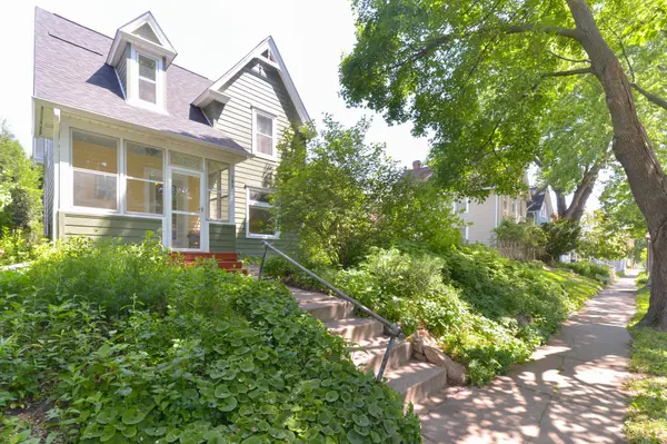 153 Winifred ST W, Saint Paul, MN 55107