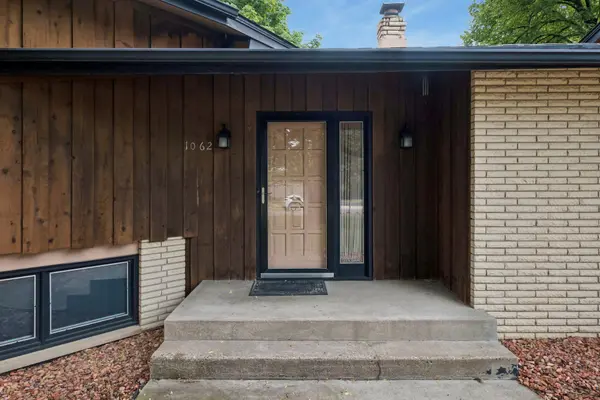 1062 Crestview DR S, Maplewood, MN 55119