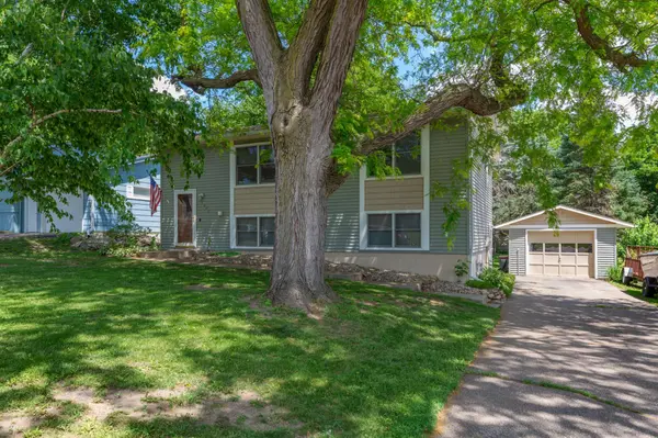1401 Autumn DR, Faribault, MN 55021