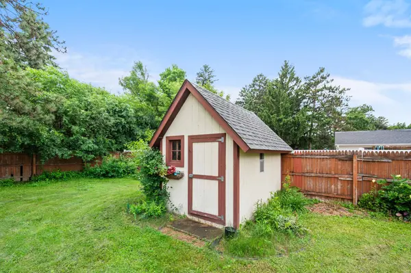 907 Fairfield RD, New Richmond, WI 54017