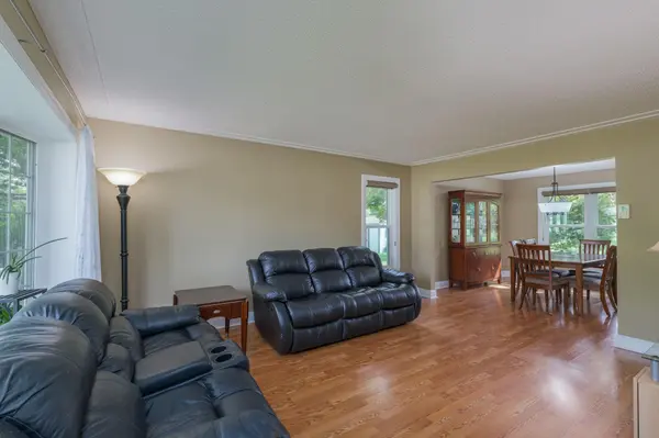 901 Southwind DR, Burnsville, MN 55306